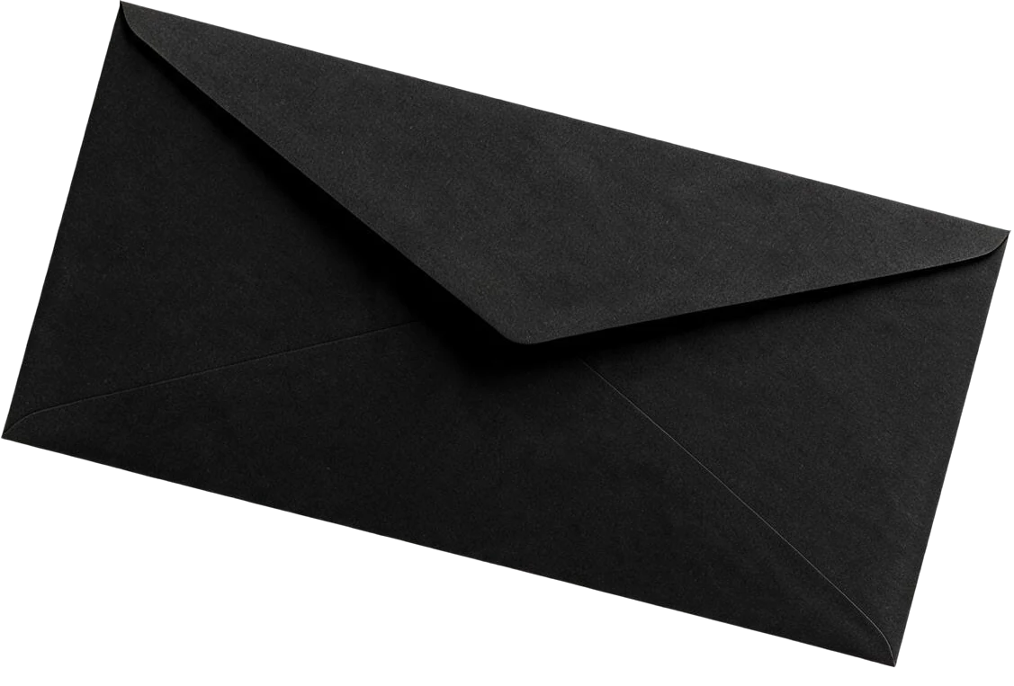 Czarna koperta ozdobna DL od strony klapki — papier barwiony w masie, wykończenie matowe